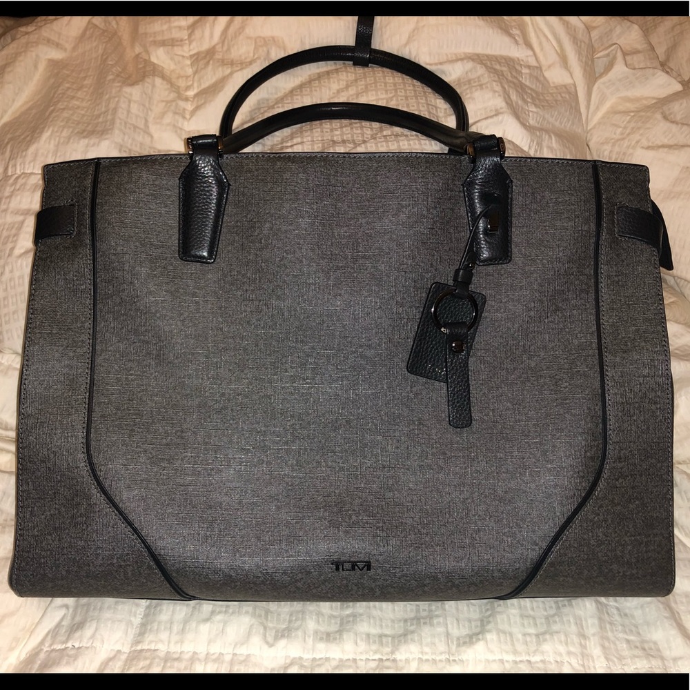 Tumi women’s travel purse/bag